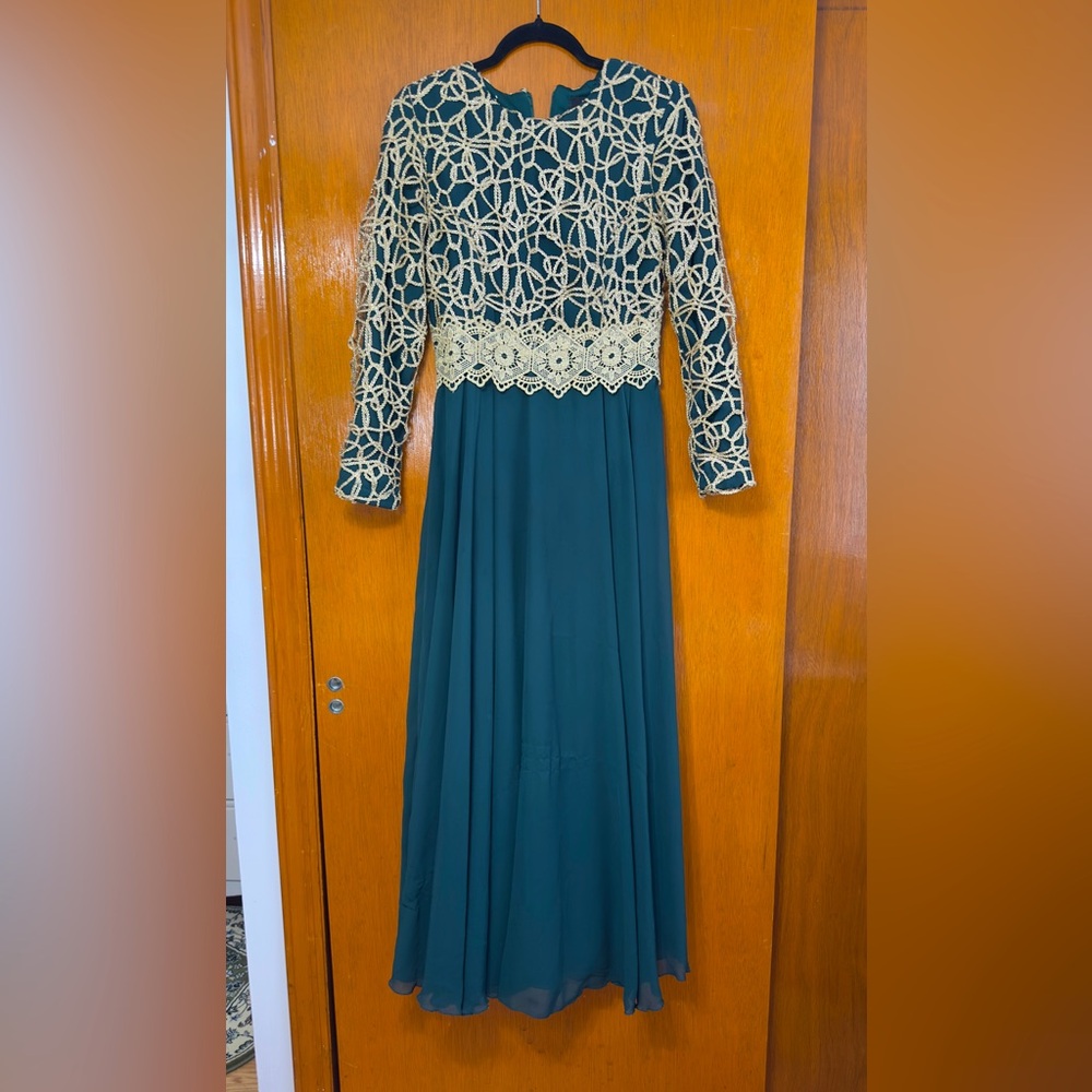 Elegant Long Sleeve Lace Dress in Green and Cream